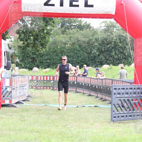 21.06.2026 - 29. Vierlanden-Triathlon Andreas Tolksdorf http://msf.ph/oto/9875332 21.06.2026 11:07:41 Ziel 207, 207 meine-sportfotos.de