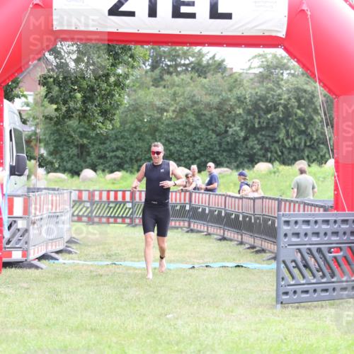 21.06.2026 - 29. Vierlanden-Triathlon Andreas Tolksdorf http://msf.ph/oto/9875339 21.06.2026 11:07:41 Ziel 207, 207 meine-sportfotos.de