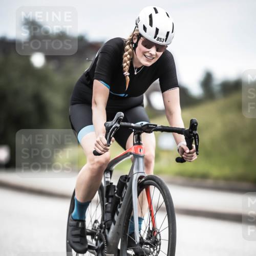 21.06.2026 - 29. Vierlanden-Triathlon H.Heesch http://msf.ph/oto/9875342 21.06.2026 12:20:47 Radfahren 830, 853 meine-sportfotos.de