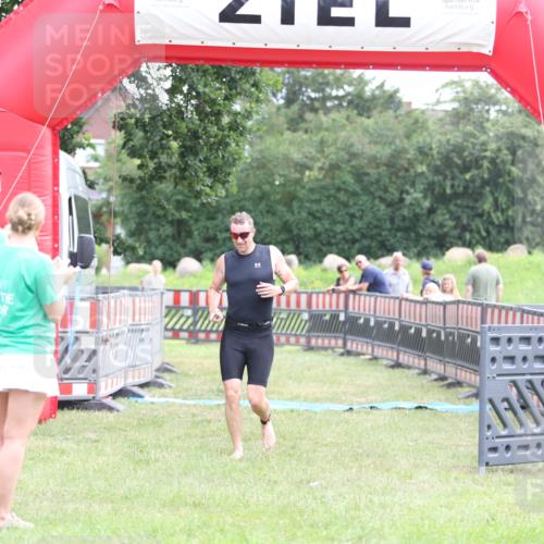21.06.2026 - 29. Vierlanden-Triathlon Andreas Tolksdorf http://msf.ph/oto/9875358 21.06.2026 11:07:42 Ziel 207, 207 meine-sportfotos.de