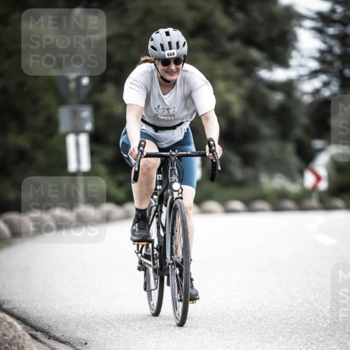 21.06.2026 - 29. Vierlanden-Triathlon H.Heesch http://msf.ph/oto/9875362 21.06.2026 12:21:57 Radfahren 888, 898 meine-sportfotos.de