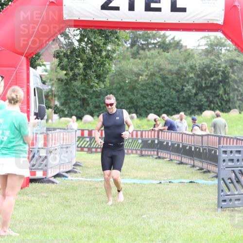 21.06.2026 - 29. Vierlanden-Triathlon Andreas Tolksdorf http://msf.ph/oto/9875366 21.06.2026 11:07:43 Ziel 207, 207 meine-sportfotos.de
