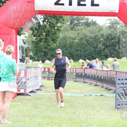 21.06.2026 - 29. Vierlanden-Triathlon Andreas Tolksdorf http://msf.ph/oto/9875373 21.06.2026 11:07:43 Ziel 207, 207 meine-sportfotos.de