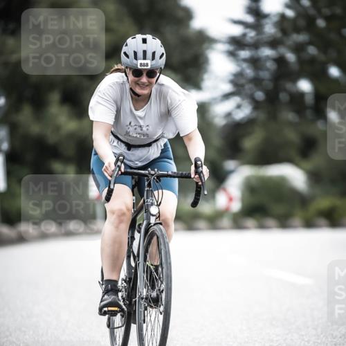 21.06.2026 - 29. Vierlanden-Triathlon H.Heesch http://msf.ph/oto/9875389 21.06.2026 12:21:57 Radfahren 888, 898 meine-sportfotos.de