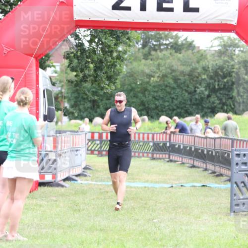 21.06.2026 - 29. Vierlanden-Triathlon Andreas Tolksdorf http://msf.ph/oto/9875396 21.06.2026 11:07:43 Ziel 207, 207 meine-sportfotos.de