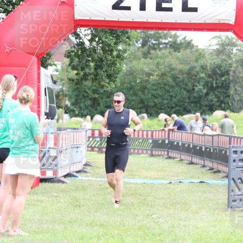 21.06.2026 - 29. Vierlanden-Triathlon Andreas Tolksdorf http://msf.ph/oto/9875411 21.06.2026 11:07:43 Ziel 207, 207 meine-sportfotos.de