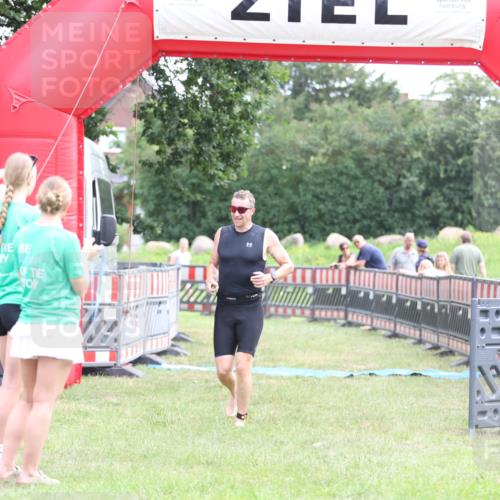 21.06.2026 - 29. Vierlanden-Triathlon Andreas Tolksdorf http://msf.ph/oto/9875420 21.06.2026 11:07:43 Ziel 207, 207 meine-sportfotos.de