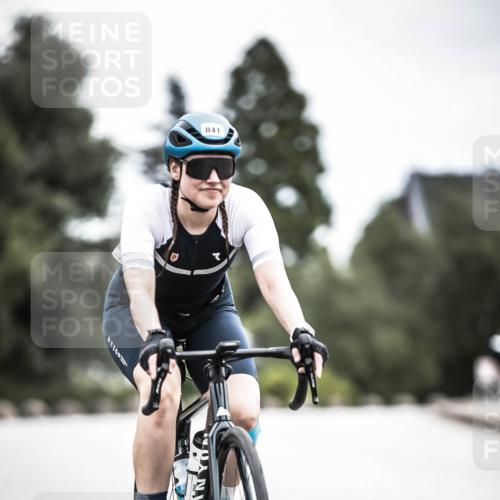 21.06.2026 - 29. Vierlanden-Triathlon H.Heesch http://msf.ph/oto/9875451 21.06.2026 12:22:11 Radfahren 687, 737, 841, 850 meine-sportfotos.de