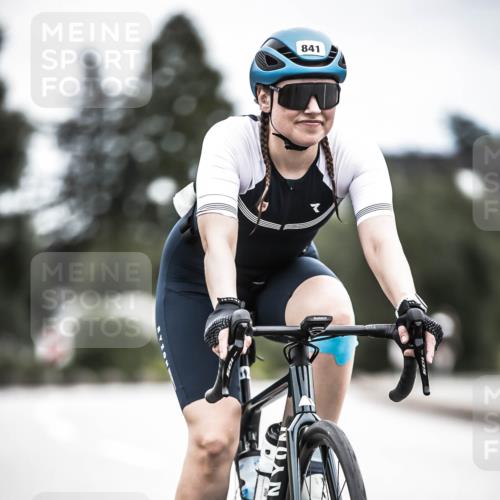 21.06.2026 - 29. Vierlanden-Triathlon H.Heesch http://msf.ph/oto/9875471 21.06.2026 12:22:11 Radfahren 687, 737, 841, 850 meine-sportfotos.de