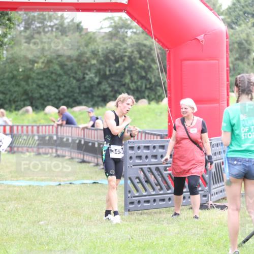 21.06.2026 - 29. Vierlanden-Triathlon Andreas Tolksdorf http://msf.ph/oto/9875497 21.06.2026 11:08:01 Ziel 345, 349, 425, 345, 349, 425 meine-sportfotos.de