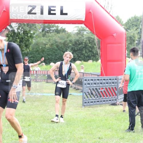 21.06.2026 - 29. Vierlanden-Triathlon Andreas Tolksdorf http://msf.ph/oto/9875605 21.06.2026 11:08:07 Ziel 349, 349 meine-sportfotos.de