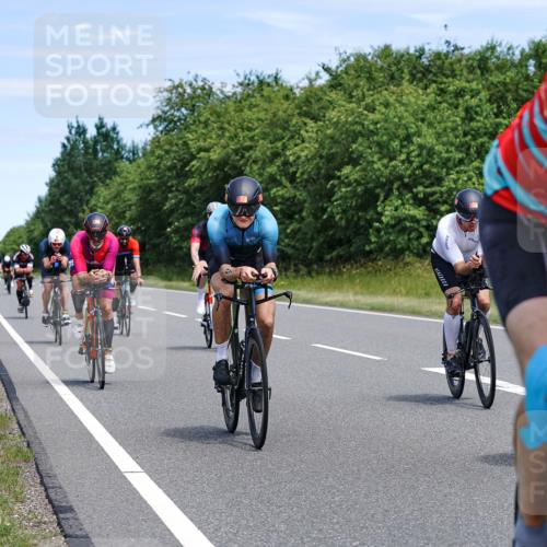 21.06.2026 - Viking Triathlon Michael Burmester http://msf.ph/oto/9875608 21.06.2026 12:52:35 Radfahren 63, 64, 75, 87, 89, 95, 118, 162, 198, 275, 302, 411, 459, 460, 464, 490, 522, 552, 619 meine-sportfotos.de