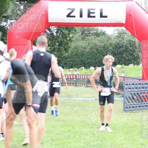 21.06.2026 - 29. Vierlanden-Triathlon Andreas Tolksdorf http://msf.ph/oto/9875664 21.06.2026 11:08:08 Ziel 349, 349 meine-sportfotos.de