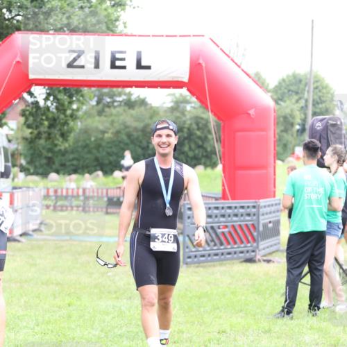 21.06.2026 - 29. Vierlanden-Triathlon Andreas Tolksdorf http://msf.ph/oto/9875671 21.06.2026 11:08:16 Ziel  meine-sportfotos.de