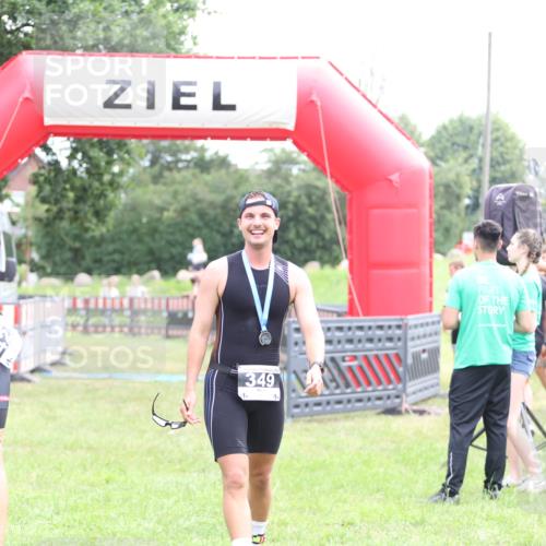 21.06.2026 - 29. Vierlanden-Triathlon Andreas Tolksdorf http://msf.ph/oto/9875678 21.06.2026 11:08:16 Ziel  meine-sportfotos.de