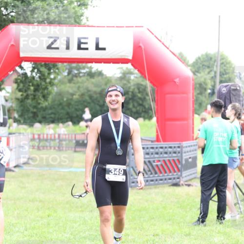 21.06.2026 - 29. Vierlanden-Triathlon Andreas Tolksdorf http://msf.ph/oto/9875694 21.06.2026 11:08:16 Ziel  meine-sportfotos.de