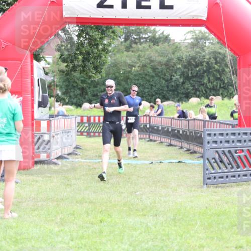 21.06.2026 - 29. Vierlanden-Triathlon Andreas Tolksdorf http://msf.ph/oto/9875726 21.06.2026 11:08:46 Ziel 324, 429, 324, 429 meine-sportfotos.de