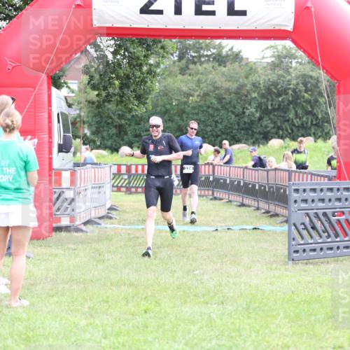 21.06.2026 - 29. Vierlanden-Triathlon Andreas Tolksdorf http://msf.ph/oto/9875733 21.06.2026 11:08:46 Ziel 324, 429, 324, 429 meine-sportfotos.de