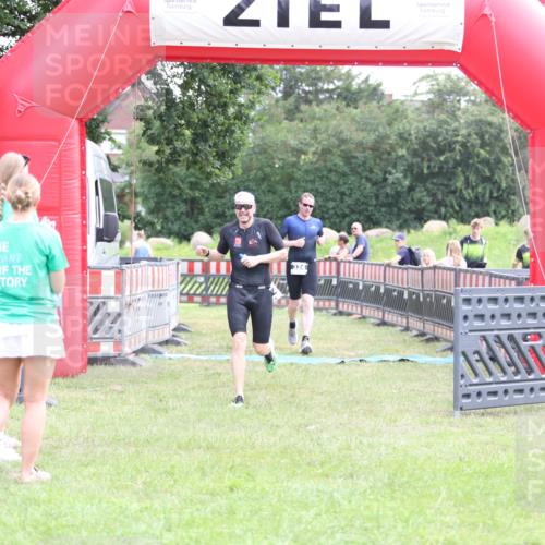 21.06.2026 - 29. Vierlanden-Triathlon Andreas Tolksdorf http://msf.ph/oto/9875741 21.06.2026 11:08:46 Ziel 324, 429, 324, 429 meine-sportfotos.de