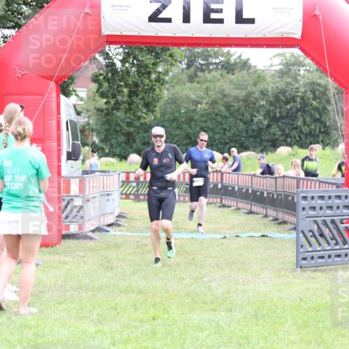 21.06.2026 - 29. Vierlanden-Triathlon Andreas Tolksdorf http://msf.ph/oto/9875758 21.06.2026 11:08:46 Ziel 324, 429, 324, 429 meine-sportfotos.de