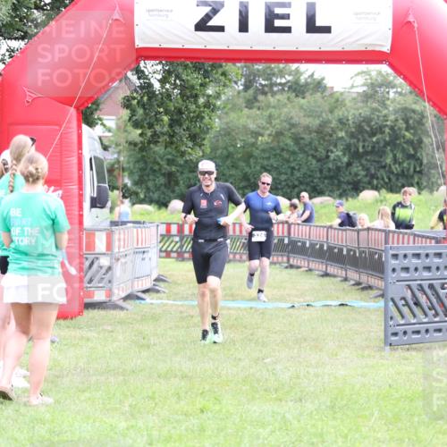 21.06.2026 - 29. Vierlanden-Triathlon Andreas Tolksdorf http://msf.ph/oto/9875766 21.06.2026 11:08:46 Ziel 324, 429, 324, 429 meine-sportfotos.de