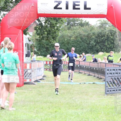 21.06.2026 - 29. Vierlanden-Triathlon Andreas Tolksdorf http://msf.ph/oto/9875773 21.06.2026 11:08:46 Ziel 324, 429, 324, 429 meine-sportfotos.de