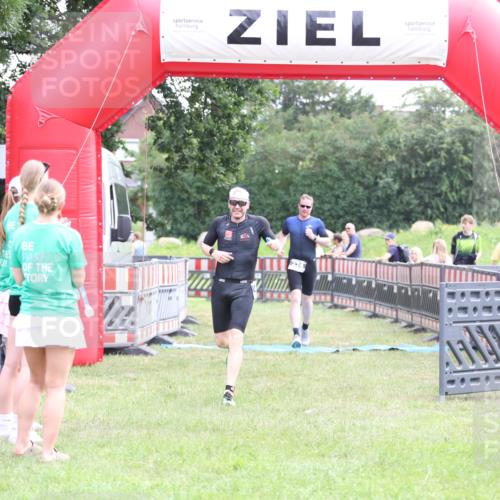 21.06.2026 - 29. Vierlanden-Triathlon Andreas Tolksdorf http://msf.ph/oto/9875795 21.06.2026 11:08:46 Ziel 324, 429, 324, 429 meine-sportfotos.de