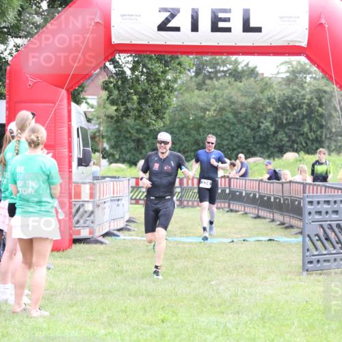 21.06.2026 - 29. Vierlanden-Triathlon Andreas Tolksdorf http://msf.ph/oto/9875804 21.06.2026 11:08:46 Ziel 324, 429, 324, 429 meine-sportfotos.de