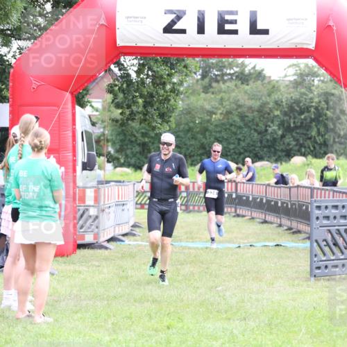 21.06.2026 - 29. Vierlanden-Triathlon Andreas Tolksdorf http://msf.ph/oto/9875819 21.06.2026 11:08:46 Ziel 324, 429, 324, 429 meine-sportfotos.de