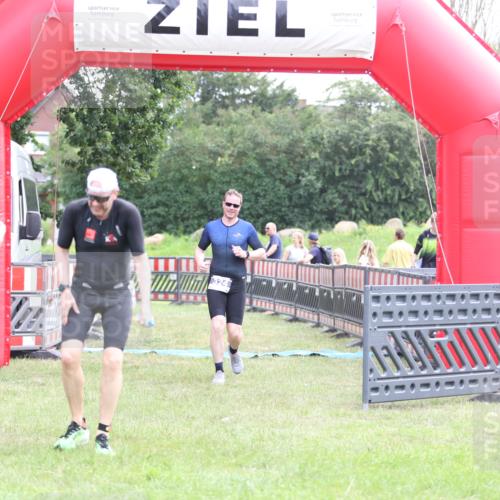 21.06.2026 - 29. Vierlanden-Triathlon Andreas Tolksdorf http://msf.ph/oto/9875837 21.06.2026 11:08:48 Ziel 324, 429, 324, 429 meine-sportfotos.de