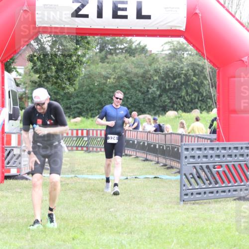 21.06.2026 - 29. Vierlanden-Triathlon Andreas Tolksdorf http://msf.ph/oto/9875876 21.06.2026 11:08:48 Ziel 324, 429, 324, 429 meine-sportfotos.de