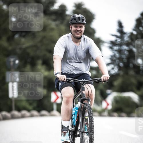 21.06.2026 - 29. Vierlanden-Triathlon H.Heesch http://msf.ph/oto/9875887 21.06.2026 12:29:16 Radfahren 736, 761, 933, 951, 974 meine-sportfotos.de