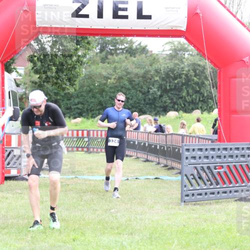 21.06.2026 - 29. Vierlanden-Triathlon Andreas Tolksdorf http://msf.ph/oto/9875890 21.06.2026 11:08:48 Ziel 324, 429, 324, 429 meine-sportfotos.de