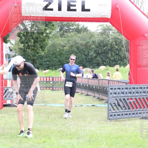 21.06.2026 - 29. Vierlanden-Triathlon Andreas Tolksdorf http://msf.ph/oto/9875934 21.06.2026 11:08:48 Ziel 324, 429, 324, 429 meine-sportfotos.de