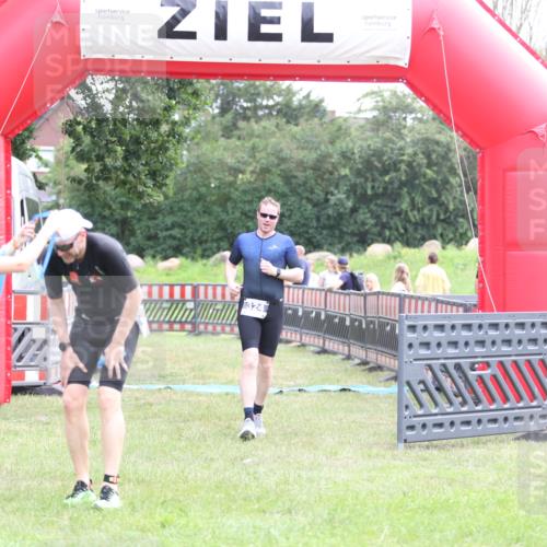 21.06.2026 - 29. Vierlanden-Triathlon Andreas Tolksdorf http://msf.ph/oto/9875945 21.06.2026 11:08:48 Ziel 324, 429, 324, 429 meine-sportfotos.de