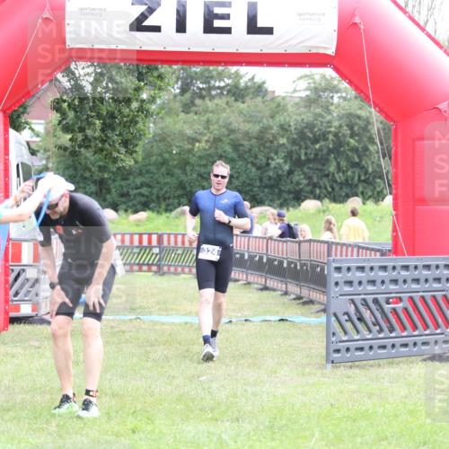 21.06.2026 - 29. Vierlanden-Triathlon Andreas Tolksdorf http://msf.ph/oto/9875953 21.06.2026 11:08:49 Ziel 324, 429, 324, 429 meine-sportfotos.de