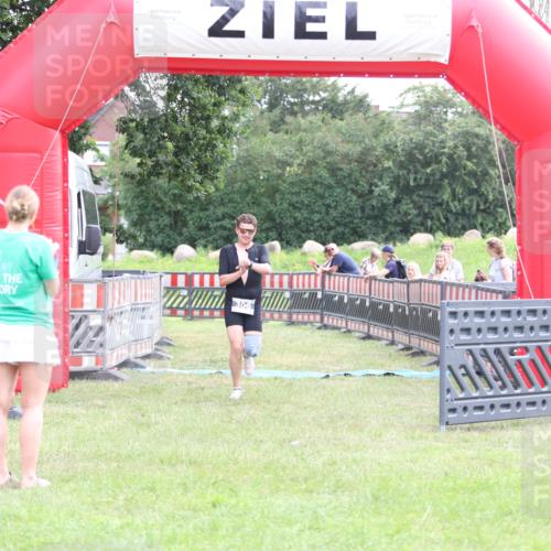 21.06.2026 - 29. Vierlanden-Triathlon Andreas Tolksdorf http://msf.ph/oto/9875970 21.06.2026 11:09:10 Ziel 306, 306 meine-sportfotos.de
