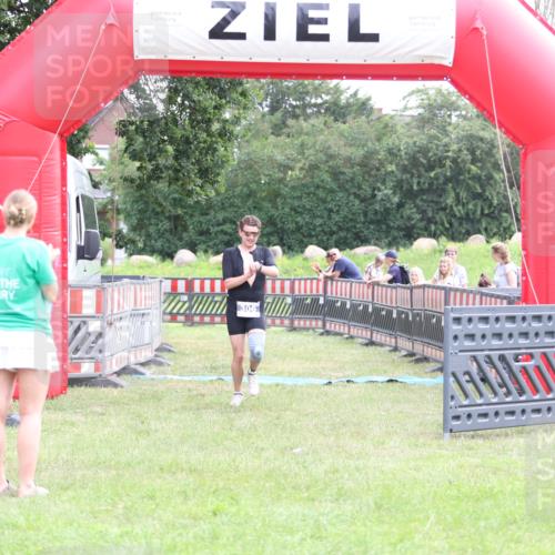 21.06.2026 - 29. Vierlanden-Triathlon Andreas Tolksdorf http://msf.ph/oto/9875978 21.06.2026 11:09:10 Ziel 306, 306 meine-sportfotos.de
