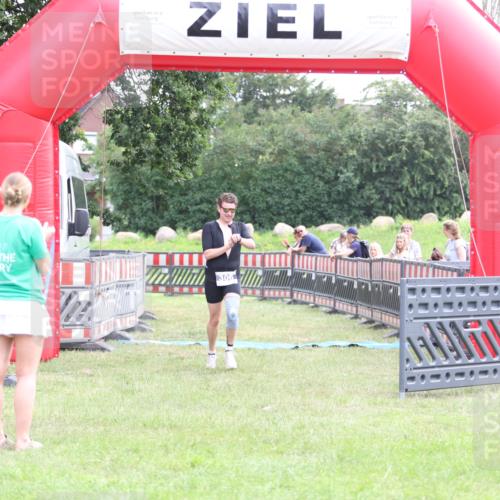 21.06.2026 - 29. Vierlanden-Triathlon Andreas Tolksdorf http://msf.ph/oto/9875988 21.06.2026 11:09:10 Ziel 306, 306 meine-sportfotos.de