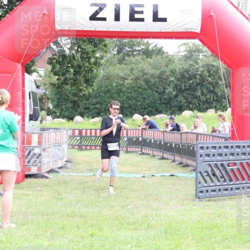 21.06.2026 - 29. Vierlanden-Triathlon Andreas Tolksdorf http://msf.ph/oto/9876021 21.06.2026 11:09:10 Ziel 306, 306 meine-sportfotos.de