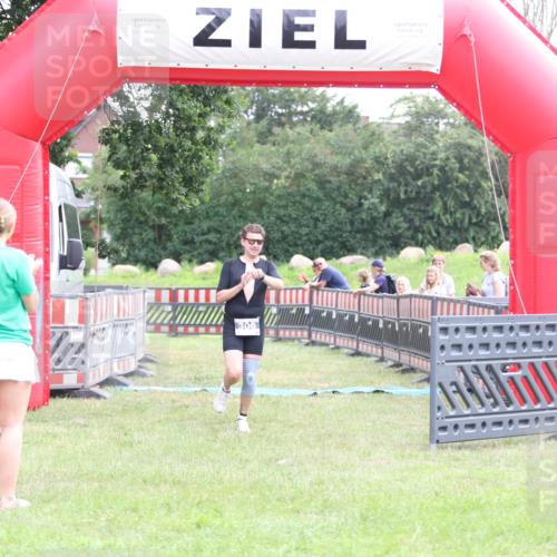 21.06.2026 - 29. Vierlanden-Triathlon Andreas Tolksdorf http://msf.ph/oto/9876028 21.06.2026 11:09:10 Ziel 306, 306 meine-sportfotos.de