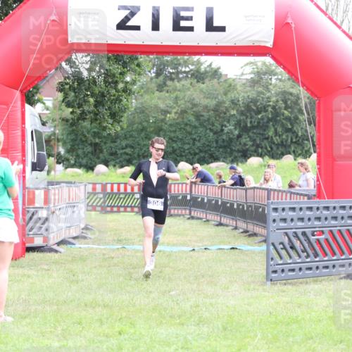21.06.2026 - 29. Vierlanden-Triathlon Andreas Tolksdorf http://msf.ph/oto/9876052 21.06.2026 11:09:10 Ziel 306, 306 meine-sportfotos.de