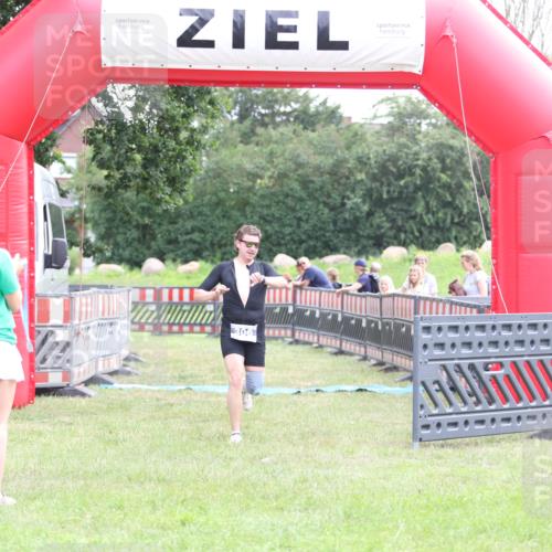 21.06.2026 - 29. Vierlanden-Triathlon Andreas Tolksdorf http://msf.ph/oto/9876068 21.06.2026 11:09:10 Ziel 306, 306 meine-sportfotos.de
