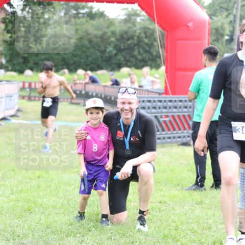 21.06.2026 - 29. Vierlanden-Triathlon Andreas Tolksdorf http://msf.ph/oto/9876101 21.06.2026 11:09:17 Ziel  meine-sportfotos.de