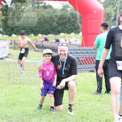 21.06.2026 - 29. Vierlanden-Triathlon Andreas Tolksdorf http://msf.ph/oto/9876108 21.06.2026 11:09:17 Ziel  meine-sportfotos.de