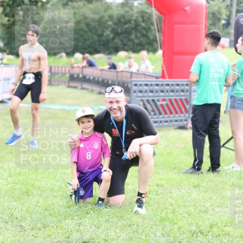 21.06.2026 - 29. Vierlanden-Triathlon Andreas Tolksdorf http://msf.ph/oto/9876205 21.06.2026 11:09:19 Ziel  meine-sportfotos.de