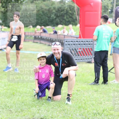21.06.2026 - 29. Vierlanden-Triathlon Andreas Tolksdorf http://msf.ph/oto/9876214 21.06.2026 11:09:19 Ziel  meine-sportfotos.de