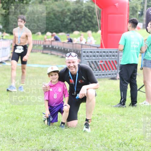 21.06.2026 - 29. Vierlanden-Triathlon Andreas Tolksdorf http://msf.ph/oto/9876229 21.06.2026 11:09:19 Ziel  meine-sportfotos.de