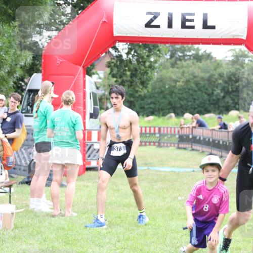 21.06.2026 - 29. Vierlanden-Triathlon Andreas Tolksdorf http://msf.ph/oto/9876249 21.06.2026 11:09:20 Ziel  meine-sportfotos.de