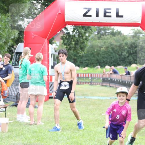 21.06.2026 - 29. Vierlanden-Triathlon Andreas Tolksdorf http://msf.ph/oto/9876257 21.06.2026 11:09:20 Ziel  meine-sportfotos.de